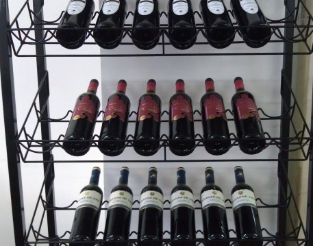 挑选葡萄酒要看两处